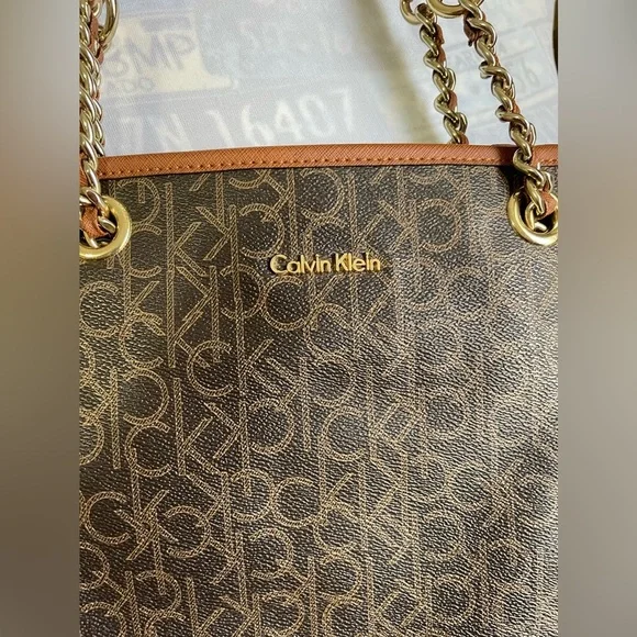 CALVIN KLEIN Shoulder Bag. - Picture 2 of 9